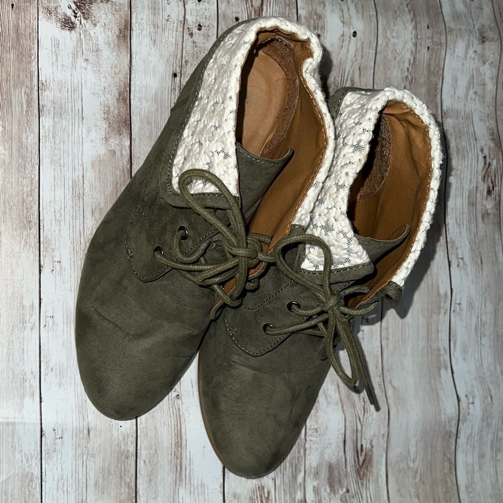 Green lace ankle boots
